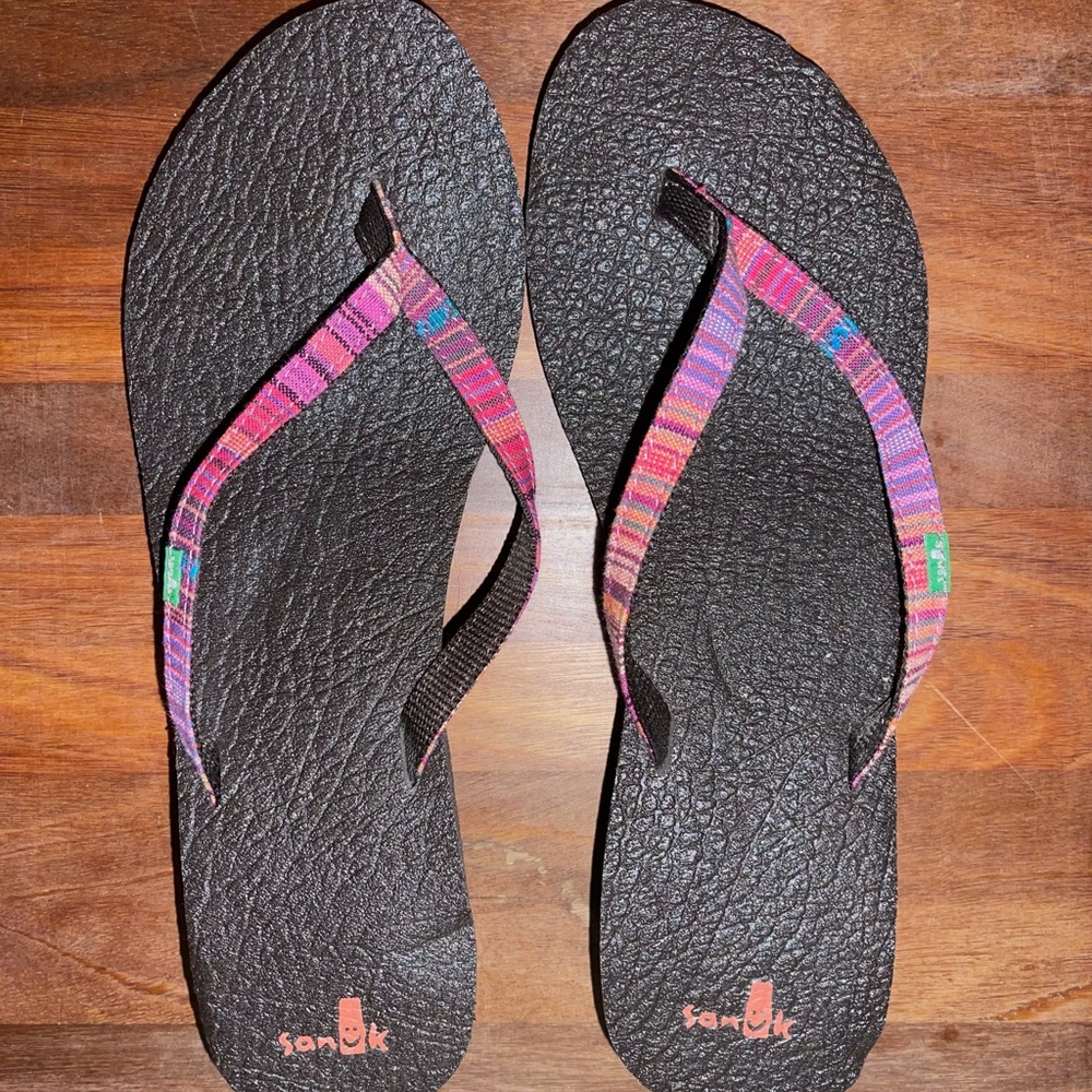 Sanuk Wedge Flipflops - Fits size 8/8.5
